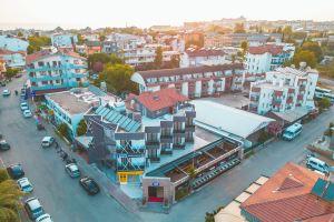 Pera Hotel, Side