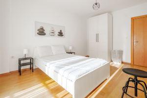 Flat with Terrace Close to Transit in Apartments, Ankara