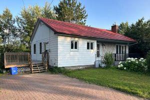 South End Bungalow - 5 full bedrooms, Sudbury