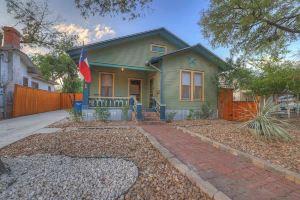 Tolle Haus: W/pool & Firepit-walk to Schlitterbahn, Comal Chutes & Downtown! Cottage, New Braunfels