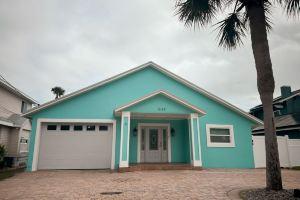 The Blue Chill - on the Intercostal Waterway, features a pool, hot tub & dock! Hotel, Ormond Beach
