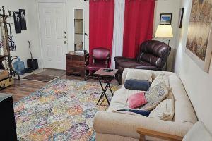 Cure 3Br/1Ba Fast WiF, AC, washer/dryer, kitchen. Parking. 5 min to TTU & Grocer Apartments, Lubbock