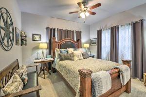 Waco Bearadise Bungalow 2 Mi to Magnolia Market! Cottage, Waco