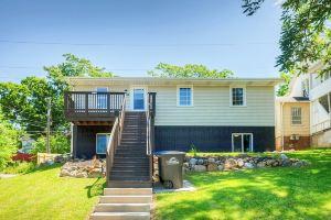 "The Hay Loft" - Hot Tub - Game Room - Fire Pit - Office - Family FUN, Des Moines