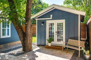Cozy Space with Kitchenette and Patio Retreat - Charming Inviting Haven Apartments, Austin