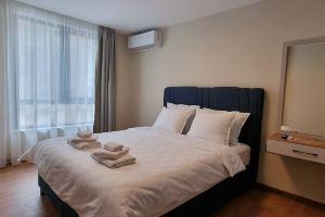 Cozy 1-bedroom apartment in charming nearby town park with WiFi, AC, Sandanski