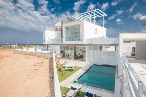 Villa Prol23, New and Modern 2Bdr Villa with Pool, Close to the Beach, Protaras
