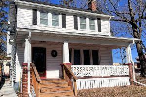 Updated cozy home just two blocks from downtown. Apartments, Wisconsin Dells