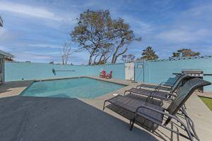 Spacious Retreat with Pool and Game Room - Luxurious Oasis, Las Vegas
