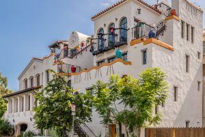 Whimsical Design and Mountain Views - Unique Downtown Retreat Hotel, Santa Barbara