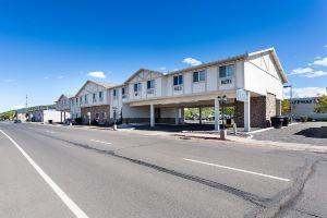 Motel 6, Williams