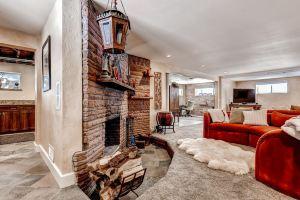 Luxury That is Close to Downtown and Easy Access to Red Rocks! Hotel, Denver