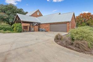Spacious modern 4 bedroom house -downtown near Silo District, Waco