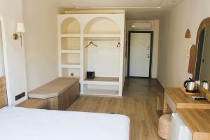 Oregano Hotel, Side