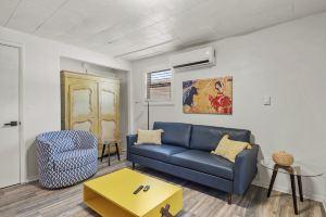 Downtown Blonde Bungalow w/Fully Fenced BIG YARD, AC, W/D, 2 Samsung Smart TVs Cottage, Williams