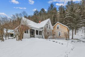 Charming Escape with Private Patio and Modern Kitchen - Cozy Haven Apartments, Stowe