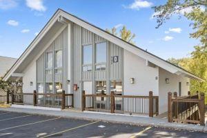 Roark Creek Couple's Retreat:Walk 2 Downtown/No Stairs/King Bed/Indoor Pool Hotel, Branson