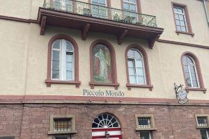 Charming studio with AC, balcony and view of the Castle - Walk to Everything., Heidelberg