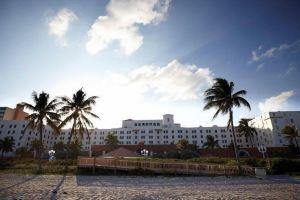 Hollywood Beach Resort- Beautiful Large Studio , Simply the Best Value, Hollywood