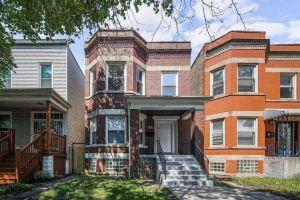 Comfy 4 bedroom Apartment in the center of! 15 mins from Downtown!, Chicago