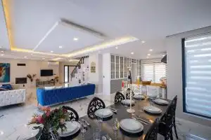 Büyük Aile Tatilleri İçin Mükemmel Seçim: 12 Kişilik, 6 Yatak Odalı Lüks Villa, Mugla