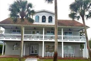 Halifax Riverfront Oasis - 8 Bedrooms Private Heated Pool, Ormond Beach