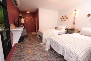 Hugs Home & Cafe Apartments, Trang