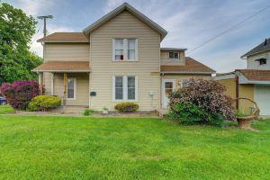 4 BR Home 5 Mins to Cedar Point, Retro 1970s! Apartments, Sandusky