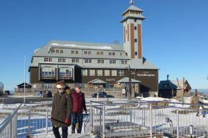 Cable car, lift, slopes, ski schools are within walking distance. Family friendly Hotel, Oberwiesenthal