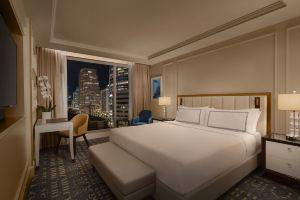 Azur Legacy Collection Hotel, Vancouver