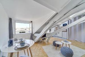 Les Mansardes du Roi - Near the Castle. Beautiful view over the rooftops. Hotel, Versailles