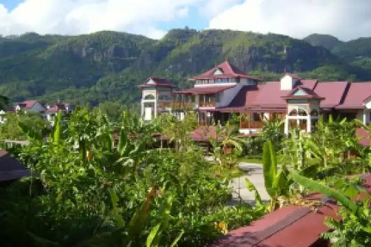 Luxury apartment set on a private island – – with wireless Internet, Eden Island