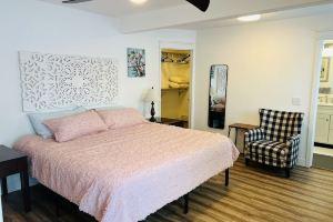 Recently remodeled Ranch Style Home 1 king bed,1 queen bed, large deck Apartments, Anchorage