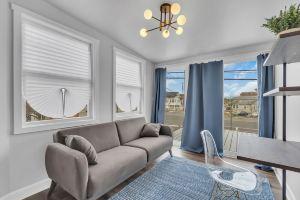 2 King Bedrooms. 2 Blocks to beach. Outdoor Seating Area. 75" TV w/ soundbar, Seaside Heights
