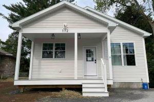 Charming 2-bedroom cottage, Burlington