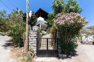Chic Villa w Fireplace, BBQ 5 Min to Beach, Bodrum