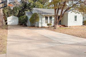 Sun's Up, Gun's Up 2 bedroom Cottage in TX in Tech Terrace, Lubbock
