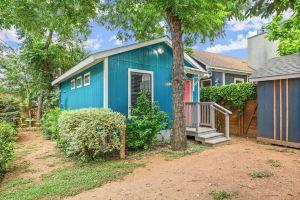 Walk to Restaurants & Shopping; 1 mile to SoCo Hotel, Austin
