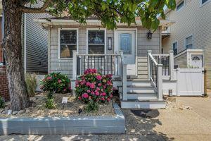 Walk to beach! 4 Beach Badges Included. BBQ + Fire Pit. Towels and Linens incl. Hotel, Seaside Heights