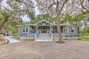 Arete Stay. Like country in the city! Big oak trees only 12 mi. from downtown Hotel, Austin