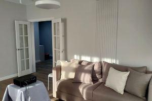 Modern & spacious, cozy balcony to mountains from Center. Hotel, Bishkek
