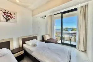 Beachfront Hotel Palma Jaz