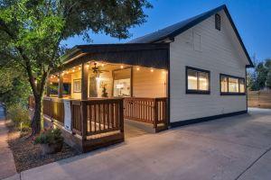 Spectacular Yard•Fire Pit•3 Blocks to Dwntn Rt 66• Guest Favorite•, Williams