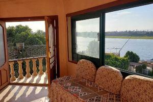 Spectacular view across the Nile, amazing location, Charming 2-bedroom apartment, Luxor