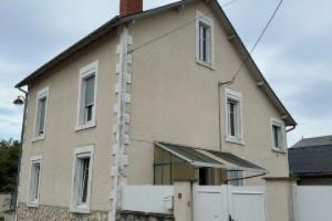 Family house, 13 beds, 3 bathrooms, 3 toilets, terrace, garden, free parking, Bourges