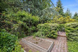 CapHill Charm 3-bedroom house with WiFi, central AC and near everything., Seattle