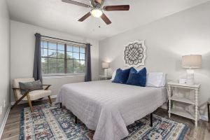 King Bed, 50” SmartTV, Coffee & Tea Bar Hotel, College Station