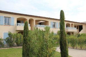 Apartment in St Rémy de Provence in charming residence at the foot of the Alpilles, St. Remy-de-Provence