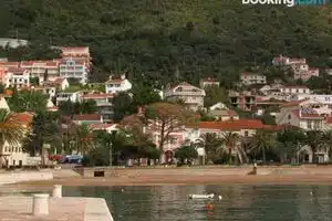 Apartments Pod Lozom, Petrovac