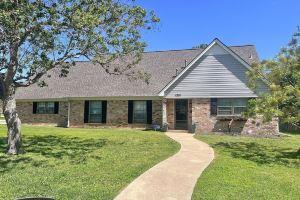 Luxe 5BR Family Retreat, Minutes From TAMU Hotel, College Station